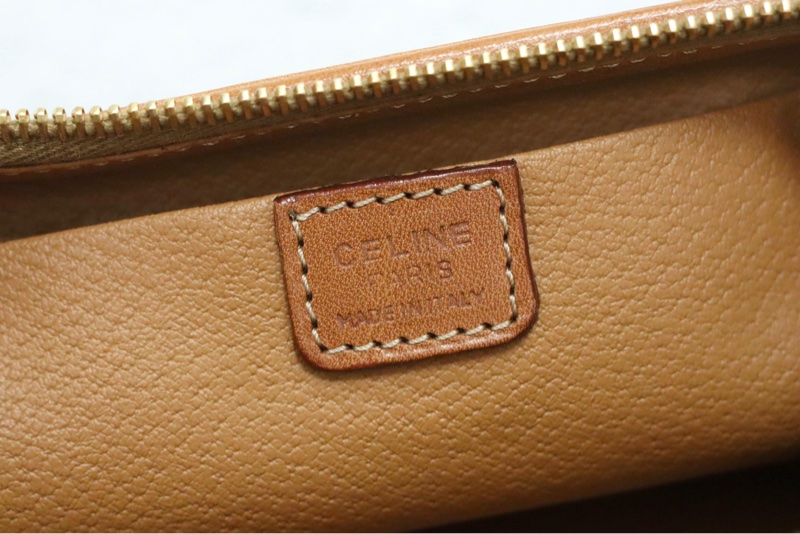 Celine杏色方型logo mini pouch🤎-9