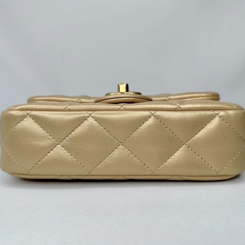 CHANEL Mini Coco愛心金球方胖-12