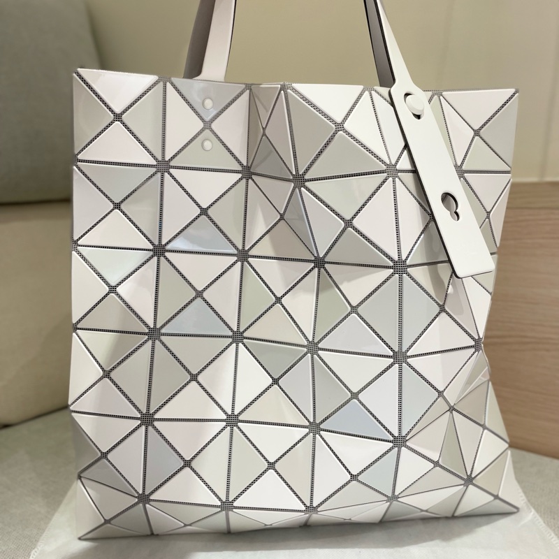 ISSEY MIYAKE 三宅一生 BAOBAO 5月新品 6x6 QUATRO 貝母白-0
