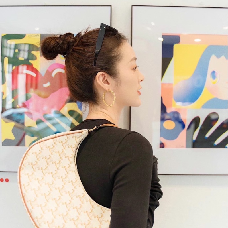 Celine Ava 復古老花腋下包 月亮包 白色-1