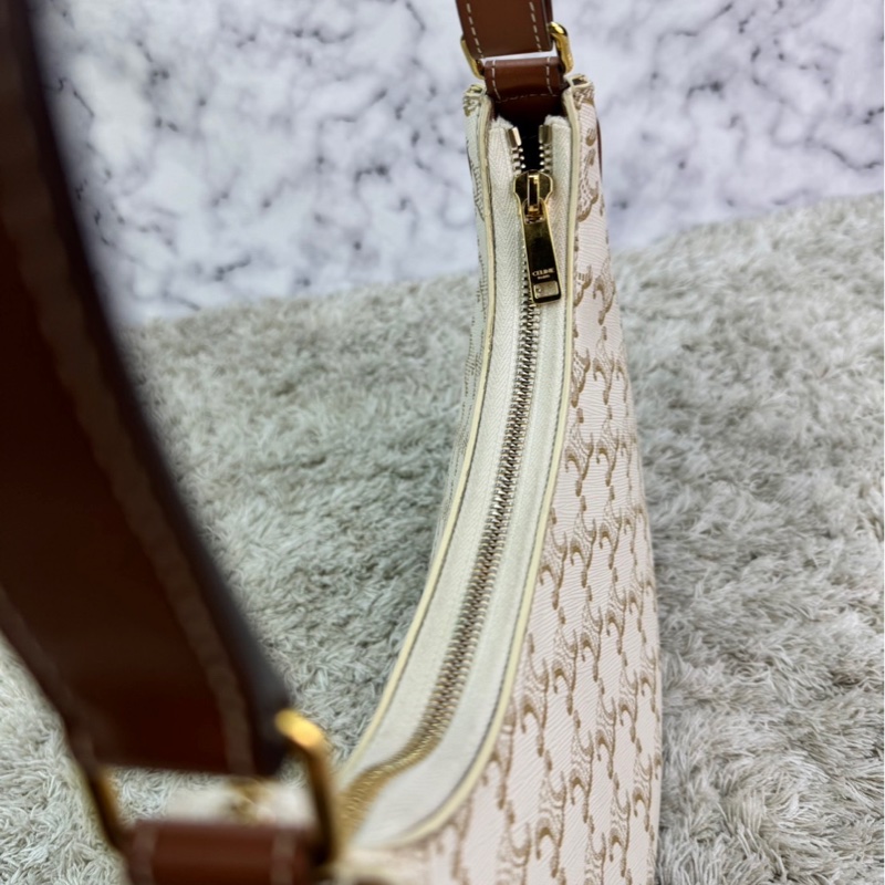 Celine Ava 復古老花腋下包 月亮包 白色-16