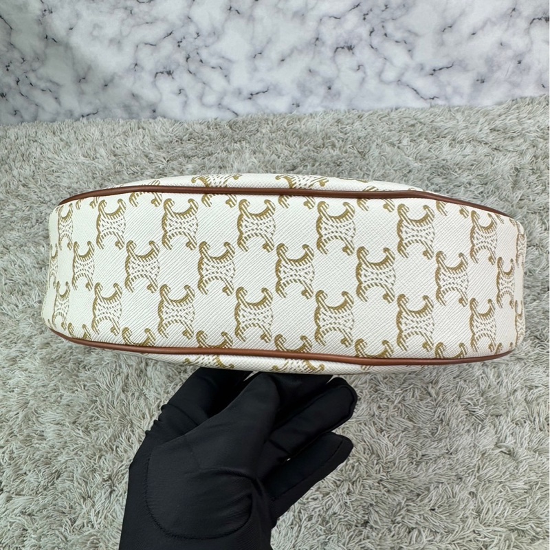 Celine Ava 復古老花腋下包 月亮包 白色-25