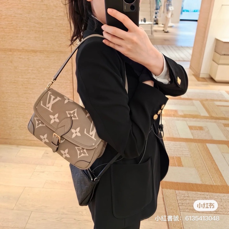 LV M46583經典Diane系列Empreinte牛皮肩/斜背包(米色)-3