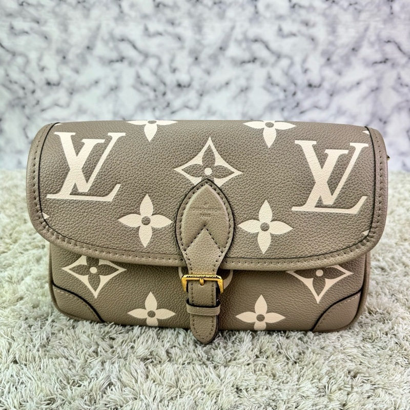 LV M46583經典Diane系列Empreinte牛皮肩/斜背包(米色)-5