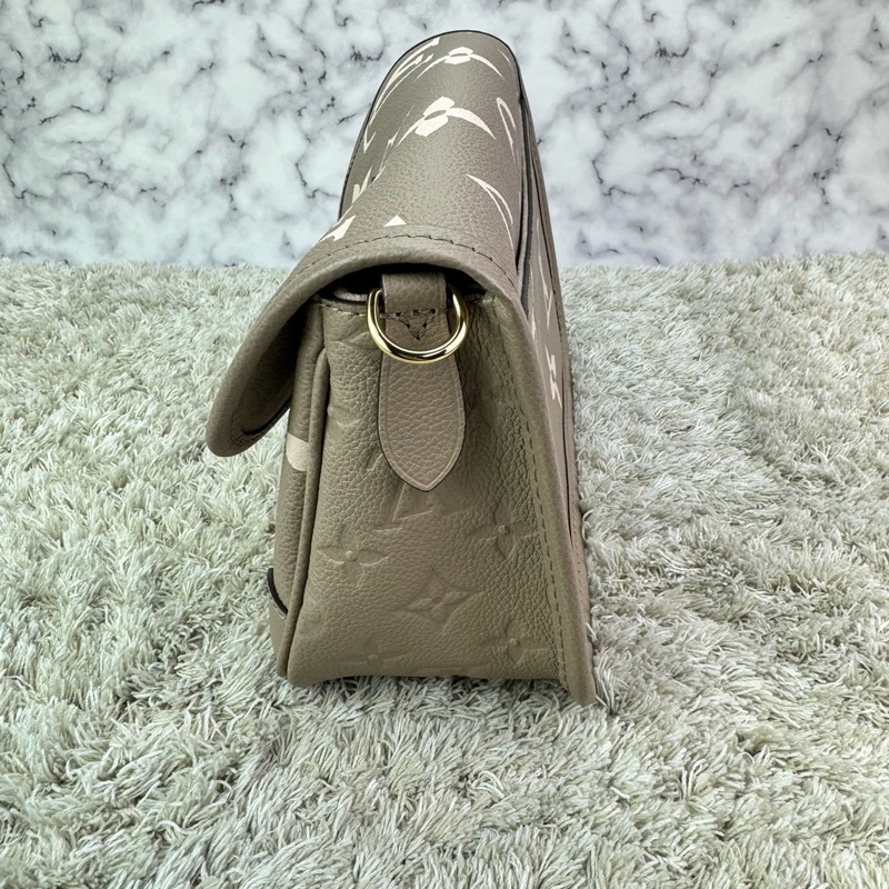 LV M46583經典Diane系列Empreinte牛皮肩/斜背包(米色)-9