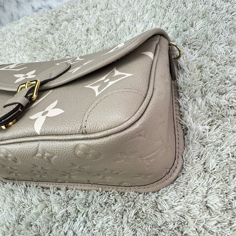 LV M46583經典Diane系列Empreinte牛皮肩/斜背包(米色)-10