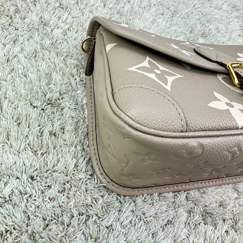 LV M46583經典Diane系列Empreinte牛皮肩/斜背包(米色)-11