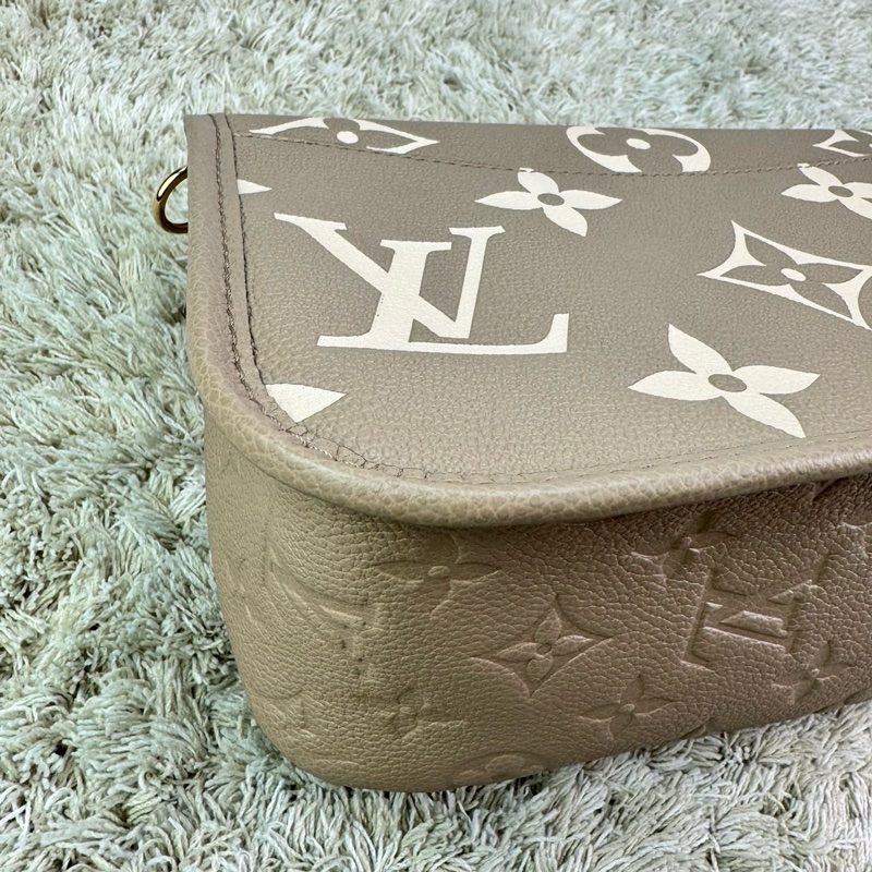 LV M46583經典Diane系列Empreinte牛皮肩/斜背包(米色)-13