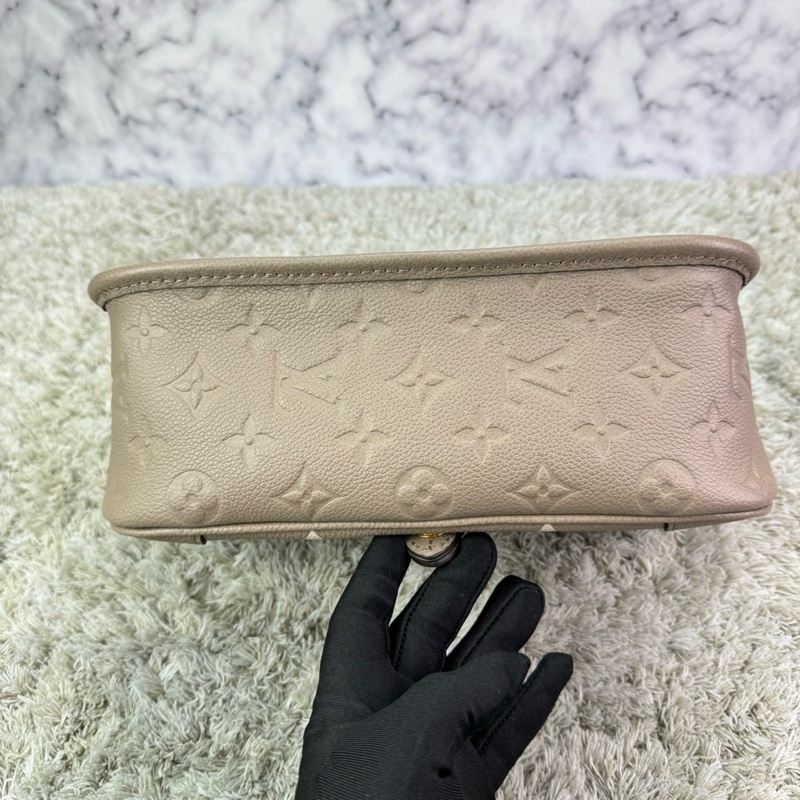 LV M46583經典Diane系列Empreinte牛皮肩/斜背包(米色)-14