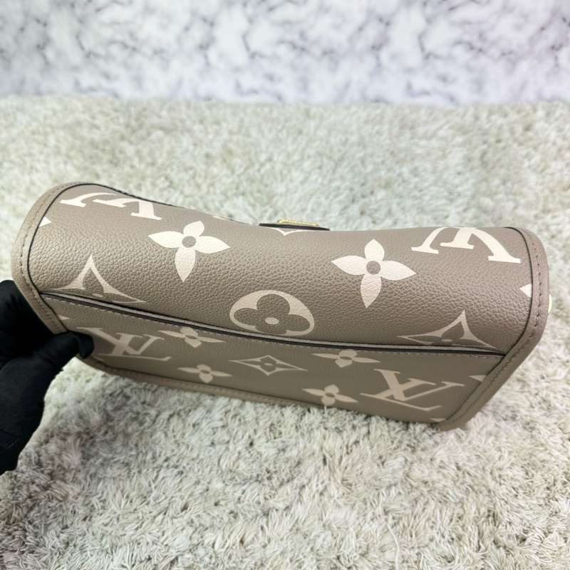 LV M46583經典Diane系列Empreinte牛皮肩/斜背包(米色)-15