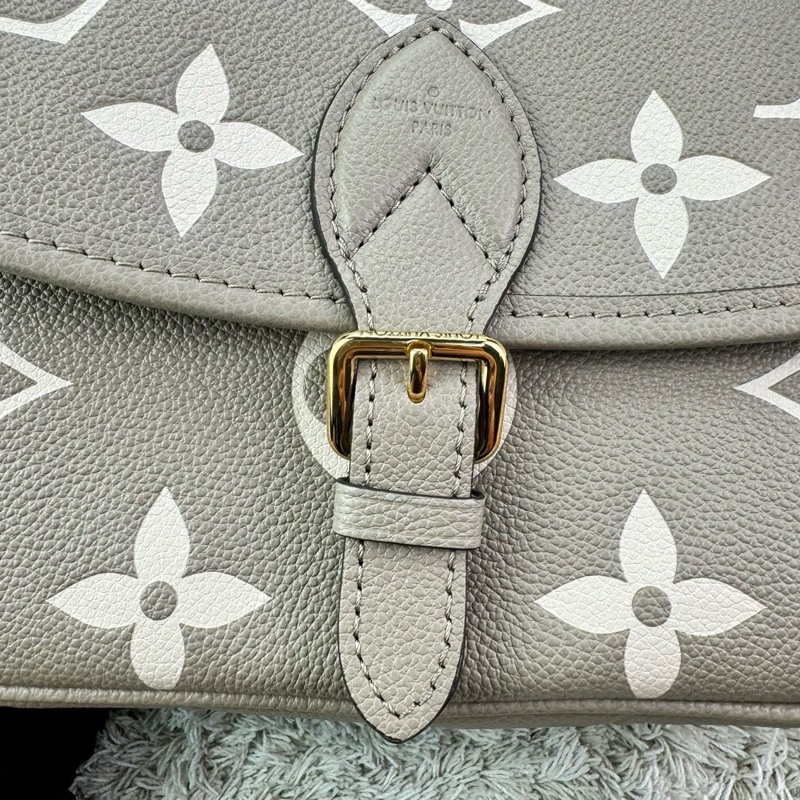 LV M46583經典Diane系列Empreinte牛皮肩/斜背包(米色)-18