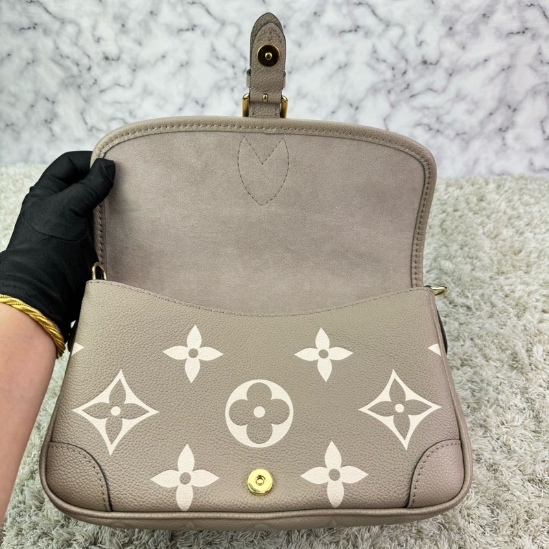 LV M46583經典Diane系列Empreinte牛皮肩/斜背包(米色)-19