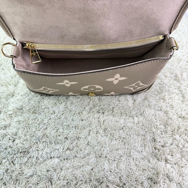 LV M46583經典Diane系列Empreinte牛皮肩/斜背包(米色)-21