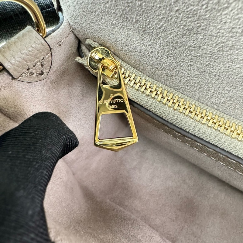 LV M46583經典Diane系列Empreinte牛皮肩/斜背包(米色)-33