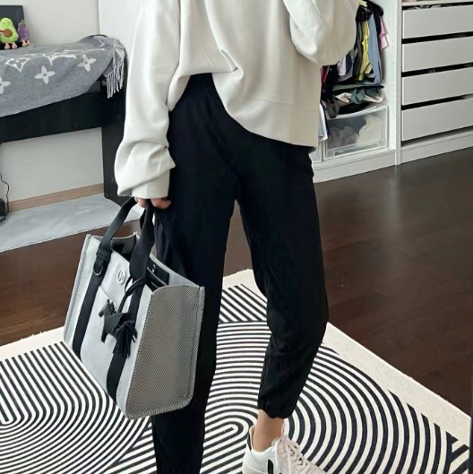 全新Lululemon Two-Tone Canvas Tote Bag Mini 4.5L 黑色迷你號-1