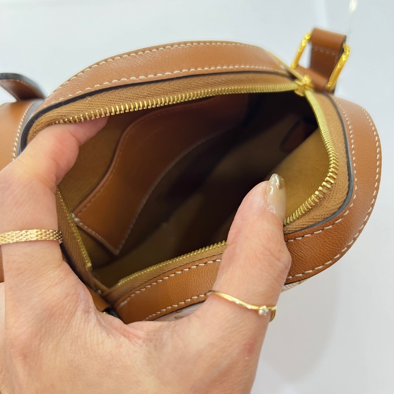 CELINE 白色老花圓餅包-9