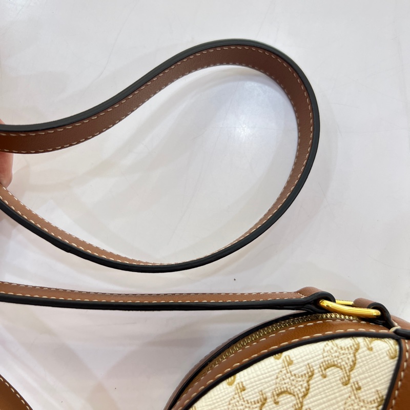 CELINE 白色老花圓餅包-11