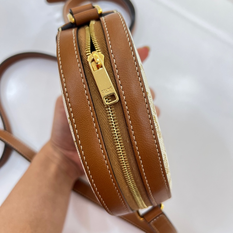 CELINE 白色老花圓餅包-14