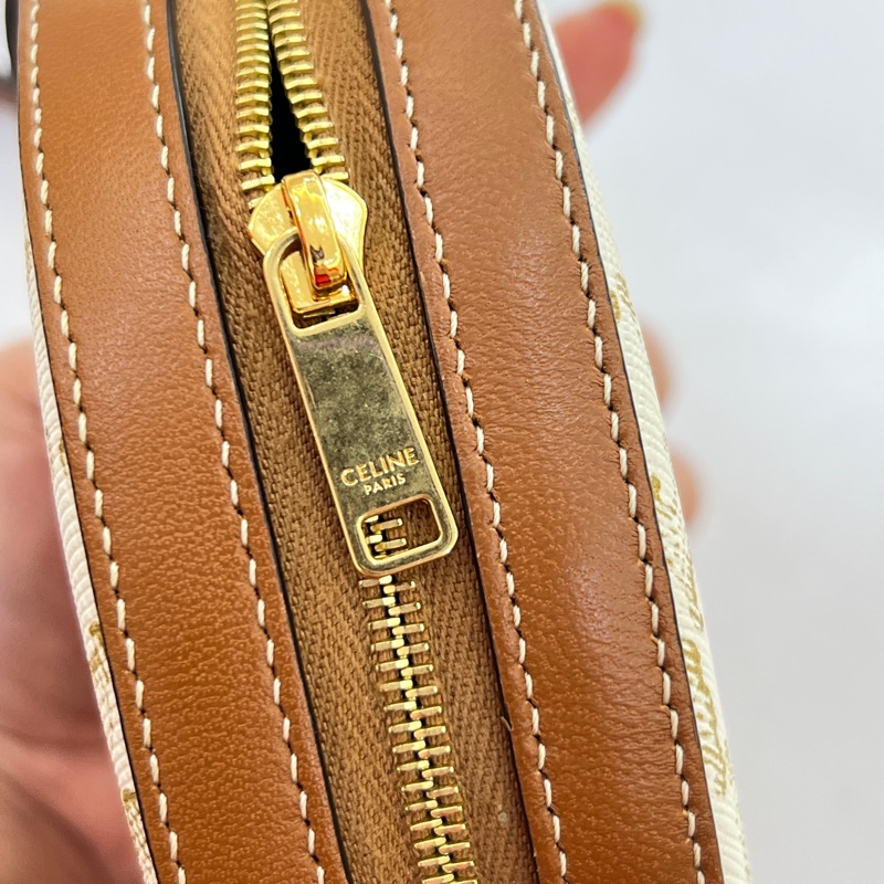 CELINE 白色老花圓餅包-15