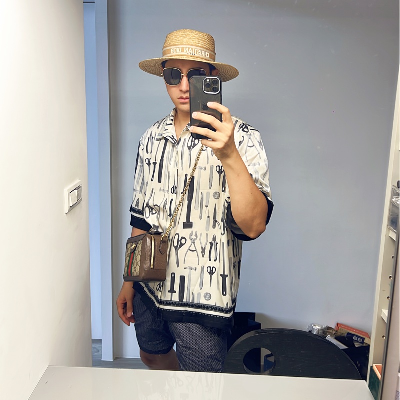 🤎GUCCI GUCCI Ophidia 牛皮飾邊老花帆布相機包(拼接綠紅織帶) 箱包 買材質:牛皮/帆布/織帶/飾面金屬 買65500 現在應該漲到七萬多了 割愛39800 正常使用 超時髦又好用 包體尺寸:約長19.5 寬7.5cm/14.5cm #手機長夾都可入 超好用🤎🤎 背帶長度:垂直於58cm(長度可微調)-0