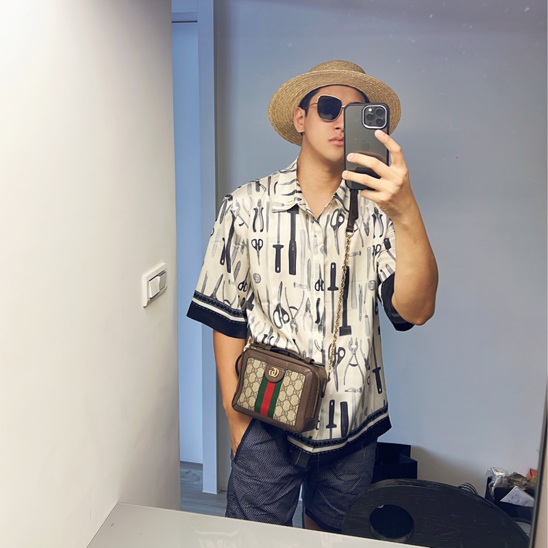 🤎GUCCI GUCCI Ophidia 牛皮飾邊老花帆布相機包(拼接綠紅織帶) 箱包 買材質:牛皮/帆布/織帶/飾面金屬 買65500 現在應該漲到七萬多了 割愛39800 正常使用 超時髦又好用 包體尺寸:約長19.5 寬7.5cm/14.5cm #手機長夾都可入 超好用🤎🤎 背帶長度:垂直於58cm(長度可微調)-1