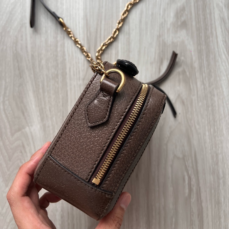 🤎GUCCI GUCCI Ophidia 牛皮飾邊老花帆布相機包(拼接綠紅織帶) 箱包 買材質:牛皮/帆布/織帶/飾面金屬 買65500 現在應該漲到七萬多了 割愛39800 正常使用 超時髦又好用 包體尺寸:約長19.5 寬7.5cm/14.5cm #手機長夾都可入 超好用🤎🤎 背帶長度:垂直於58cm(長度可微調)-5