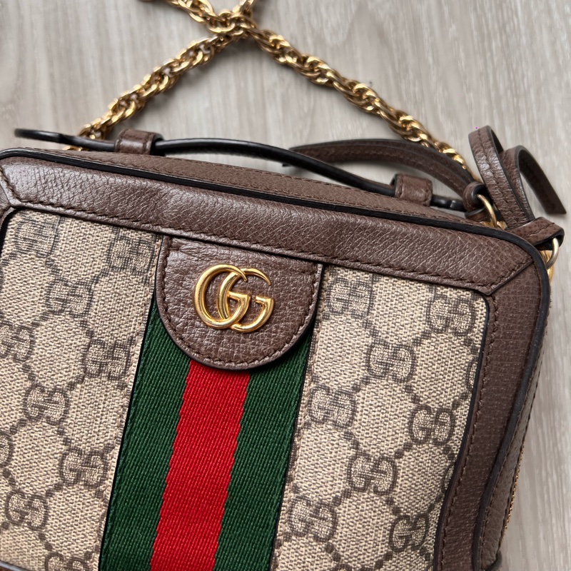 🤎GUCCI GUCCI Ophidia 牛皮飾邊老花帆布相機包(拼接綠紅織帶) 箱包 買材質:牛皮/帆布/織帶/飾面金屬 買65500 現在應該漲到七萬多了 割愛39800 正常使用 超時髦又好用 包體尺寸:約長19.5 寬7.5cm/14.5cm #手機長夾都可入 超好用🤎🤎 背帶長度:垂直於58cm(長度可微調)-8