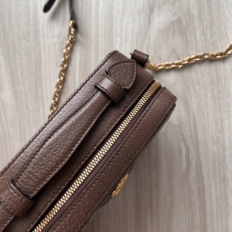 🤎GUCCI GUCCI Ophidia 牛皮飾邊老花帆布相機包(拼接綠紅織帶) 箱包 買材質:牛皮/帆布/織帶/飾面金屬 買65500 現在應該漲到七萬多了 割愛39800 正常使用 超時髦又好用 包體尺寸:約長19.5 寬7.5cm/14.5cm #手機長夾都可入 超好用🤎🤎 背帶長度:垂直於58cm(長度可微調)-13