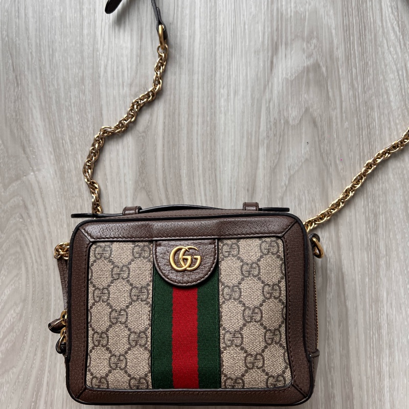 🤎GUCCI GUCCI Ophidia 牛皮飾邊老花帆布相機包(拼接綠紅織帶) 箱包 買材質:牛皮/帆布/織帶/飾面金屬 買65500 現在應該漲到七萬多了 割愛39800 正常使用 超時髦又好用 包體尺寸:約長19.5 寬7.5cm/14.5cm #手機長夾都可入 超好用🤎🤎 背帶長度:垂直於58cm(長度可微調)-15