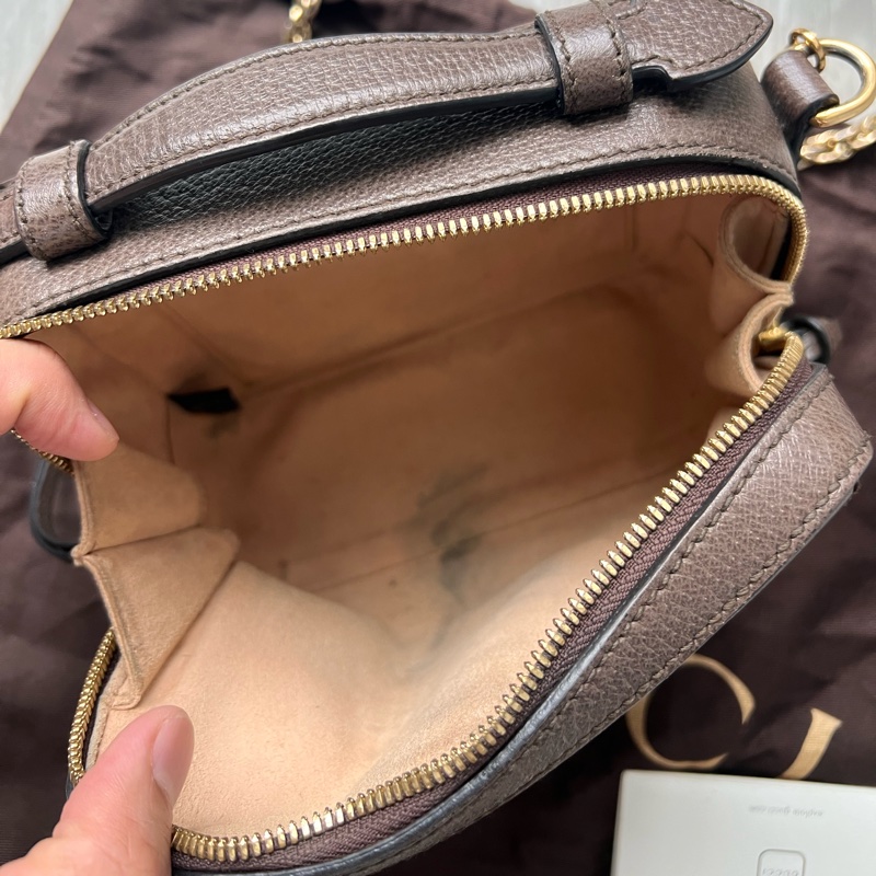 🤎GUCCI GUCCI Ophidia 牛皮飾邊老花帆布相機包(拼接綠紅織帶) 箱包 買材質:牛皮/帆布/織帶/飾面金屬 買65500 現在應該漲到七萬多了 割愛39800 正常使用 超時髦又好用 包體尺寸:約長19.5 寬7.5cm/14.5cm #手機長夾都可入 超好用🤎🤎 背帶長度:垂直於58cm(長度可微調)-17