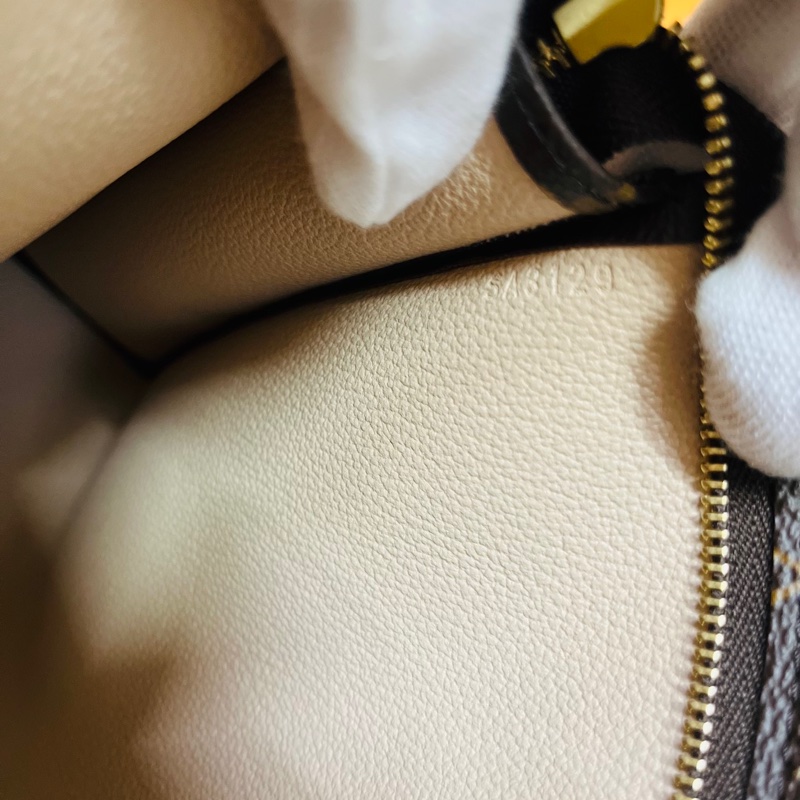 LV原花m47542手拿包 洗漱包-21