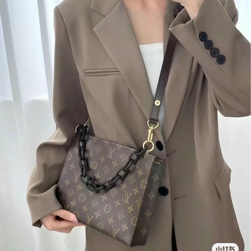 LV原花m47542手拿包 洗漱包-25