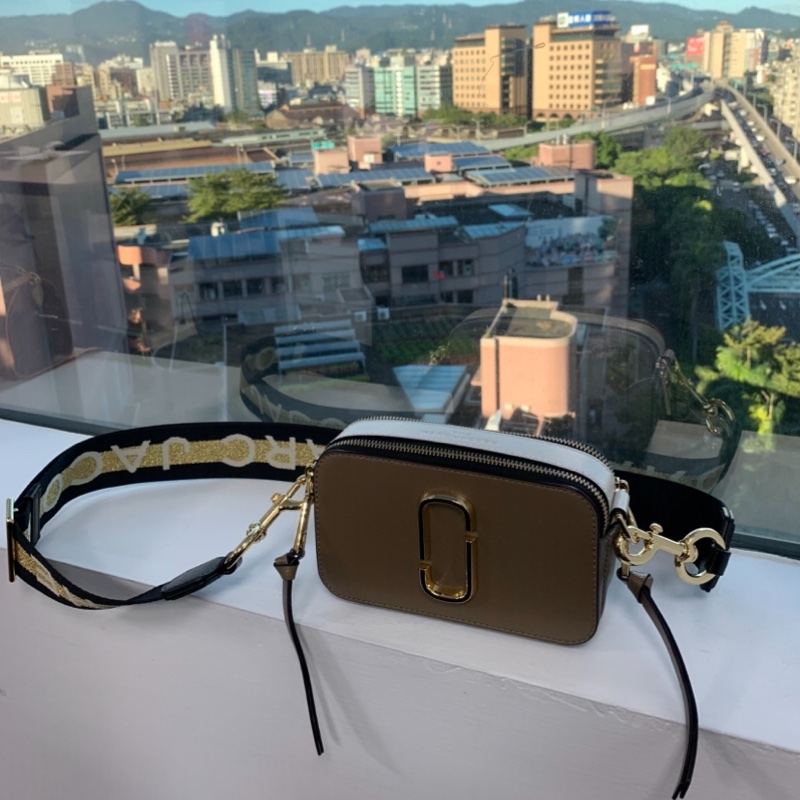 MARC JACOBS SNAPSHOT 防刮牛皮相機包-11