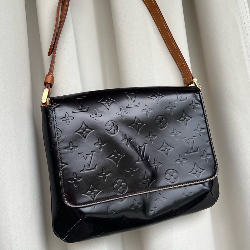 LV 老花 肩背包 腋下包 男女通用 黑 五金發亮-0