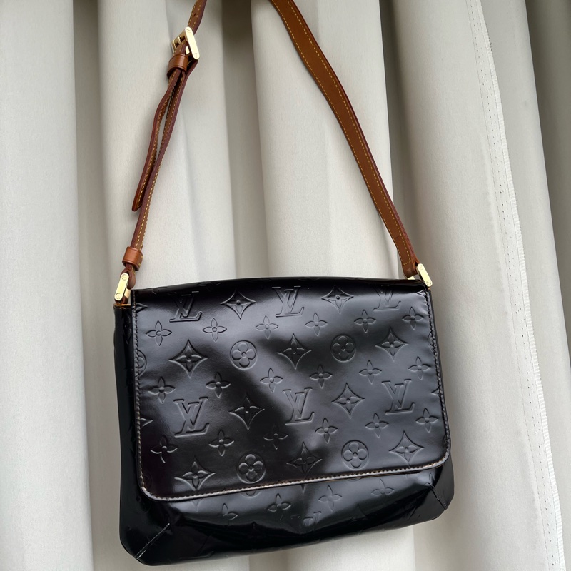 LV 老花 肩背包 腋下包 男女通用 黑 五金發亮-3