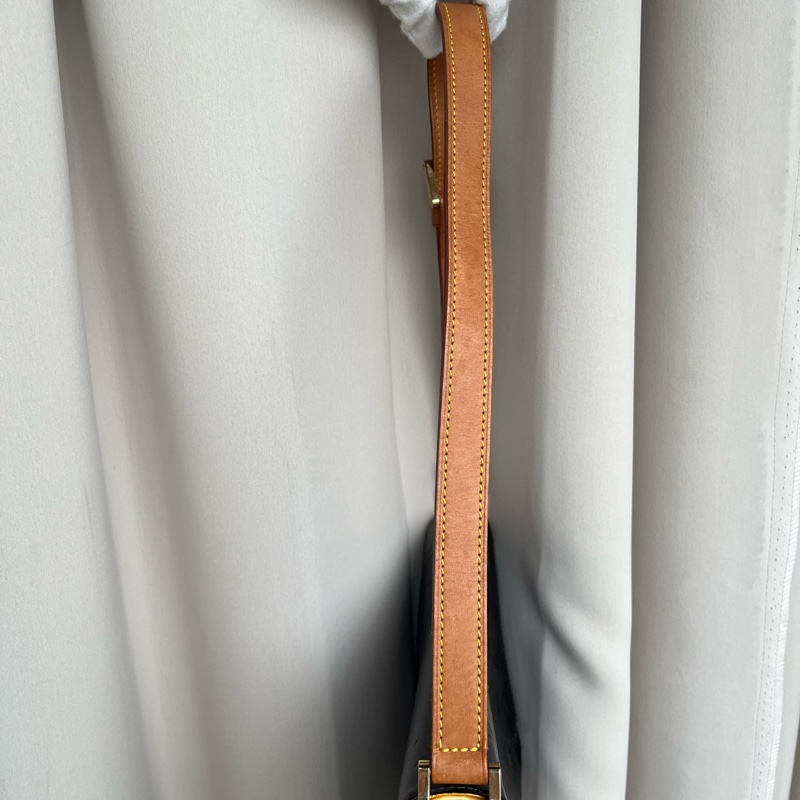 LV 老花 肩背包 腋下包 男女通用 黑 五金發亮-9