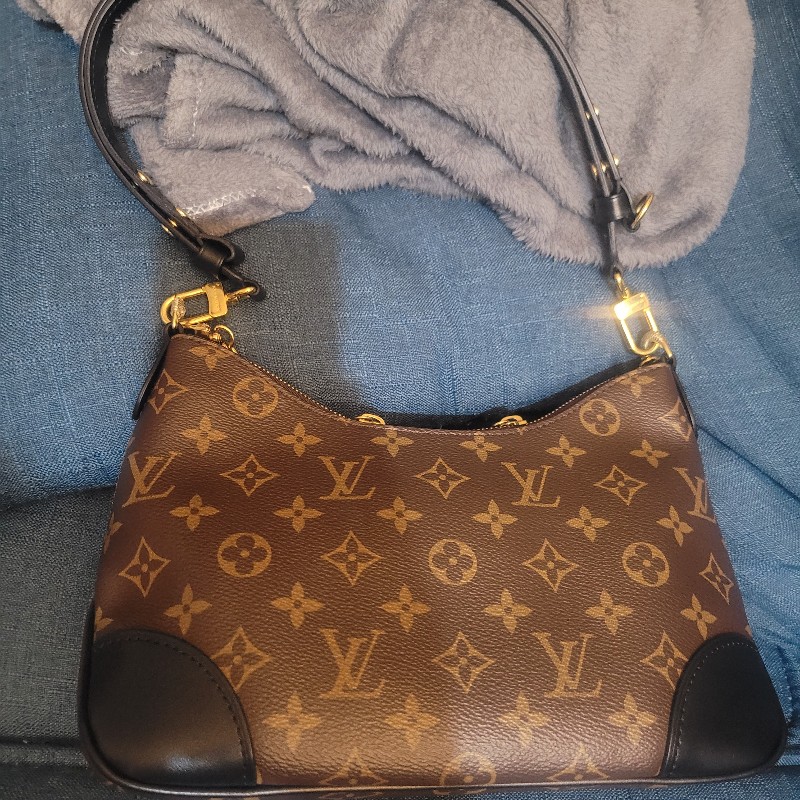 LV BOULOGEN黑牛角 肩背包~全場最低不議價-21