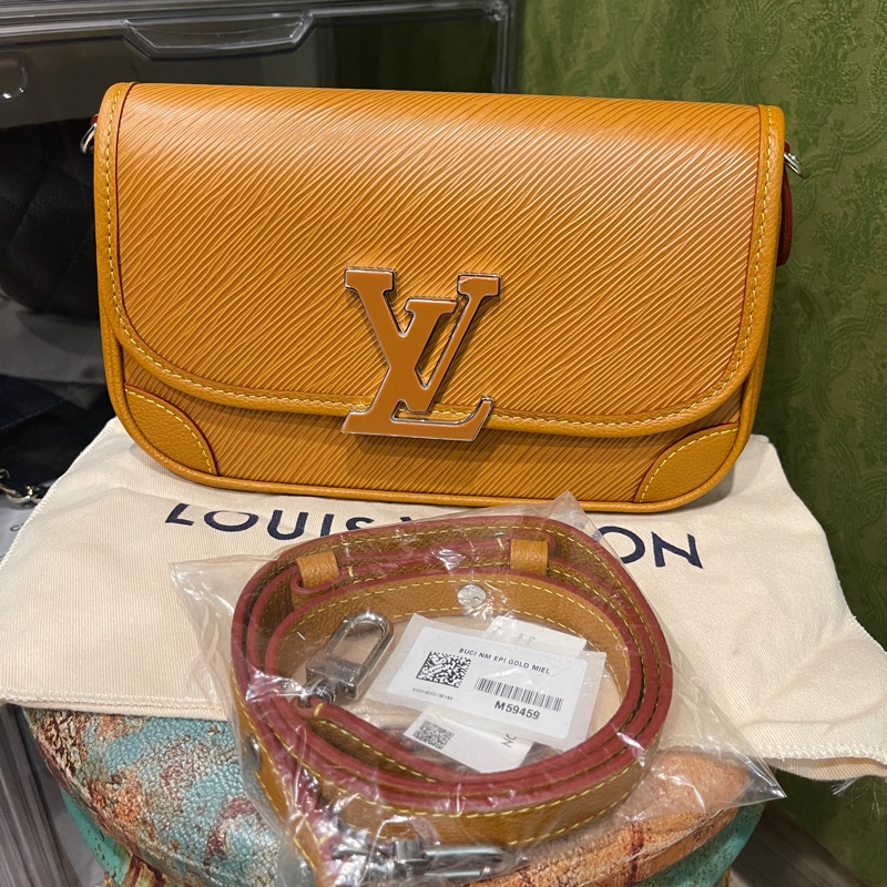 他團售出❌美品🎁櫃上76500🔥LV Buci 蜜蠟 焦糖色LOUIS VUITTON/側背包/肩背包/M59459 法棍包 腋下包 斜揹包-5