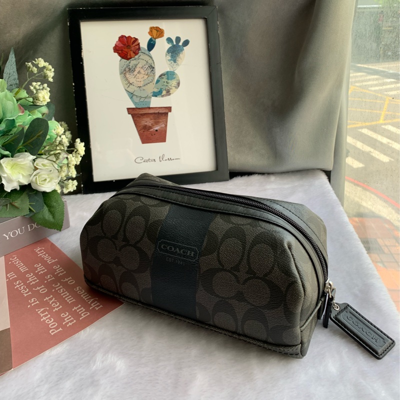 Coach CC Logo 萬用拉鍊收納包(黑灰色)-1