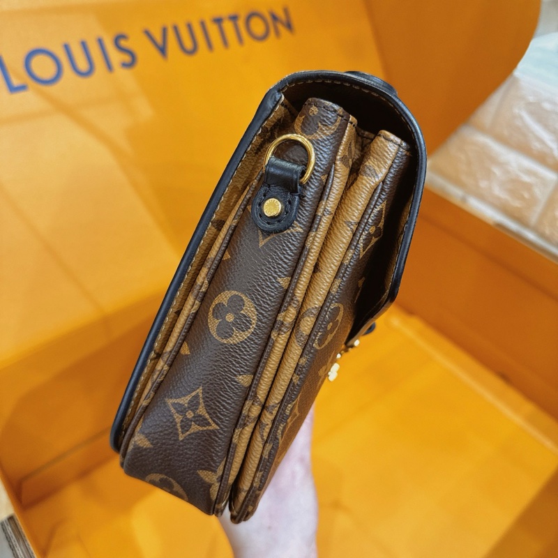 LV拼色郵差包-10