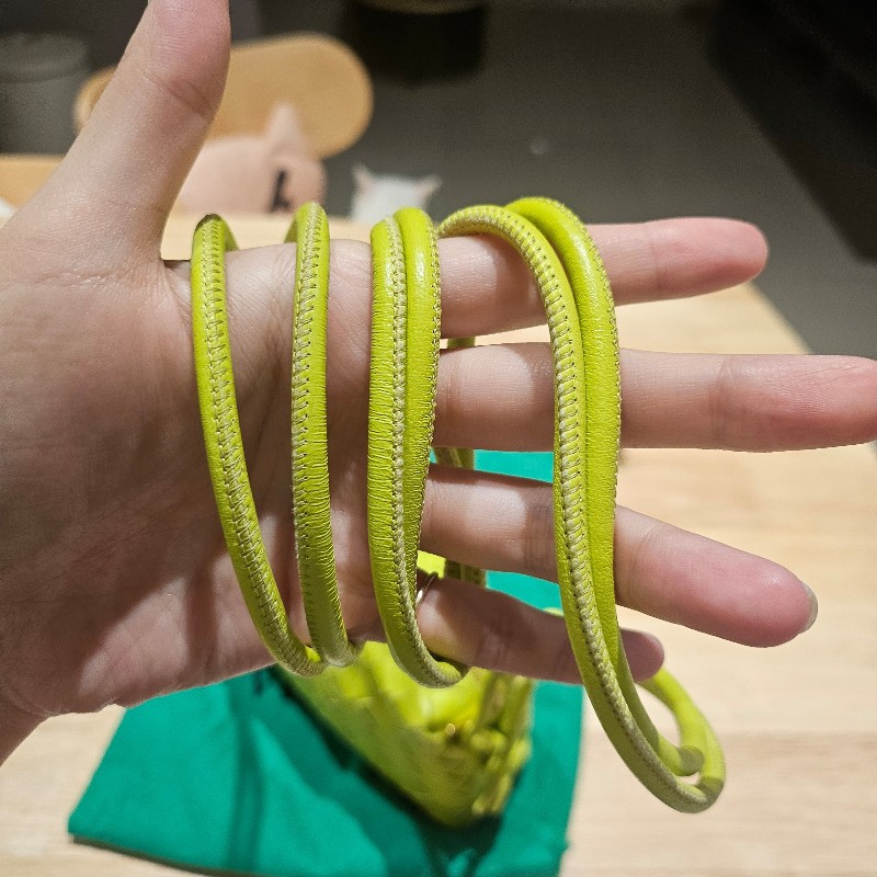 BV Loop Mini 編織包 螢光綠-10