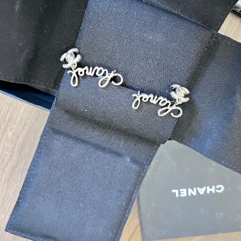 Chanel 香奈兒 書包釦 字母 耳環 耳夾-0