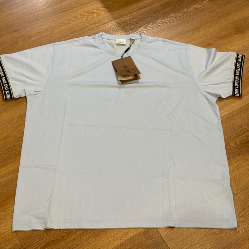 全新 Burberry 素面短T-Shirt 袖口有LOGO-0