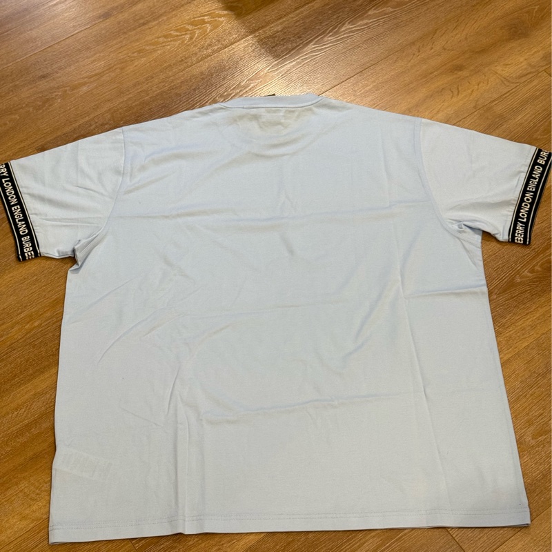 全新 Burberry 素面短T-Shirt 袖口有LOGO-1