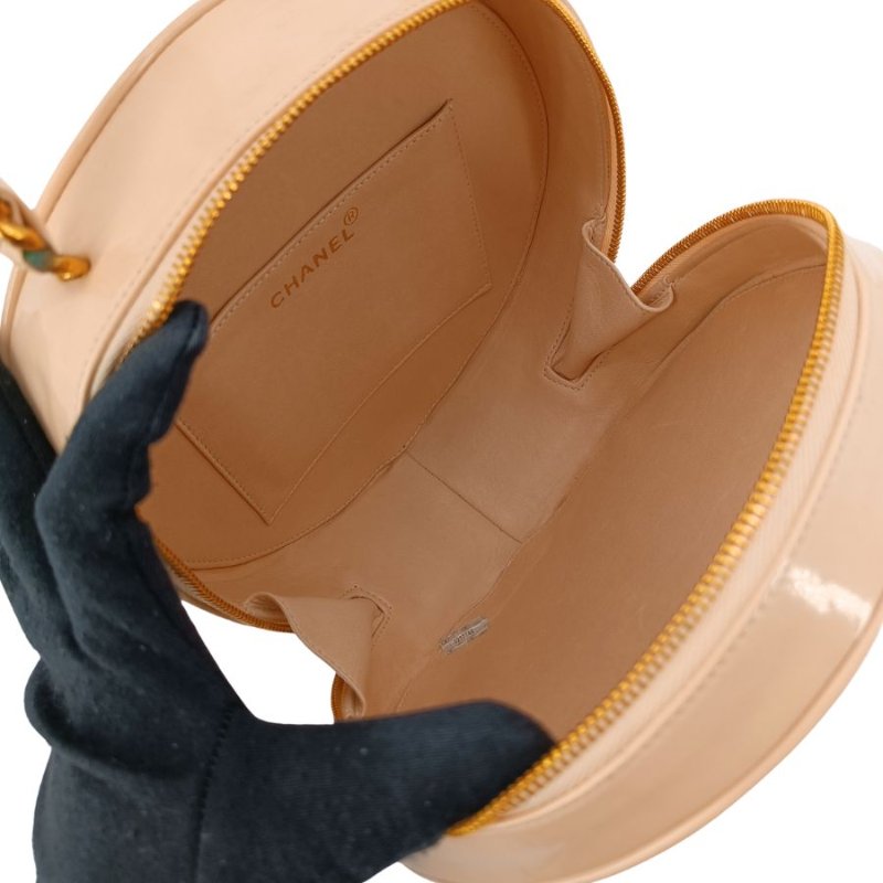CHANEL Vintage Beige Patent Leather Round Vanity Handbag-5