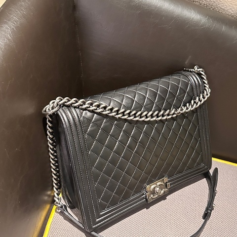 來開價看看Chanel Leboy 黑色大號