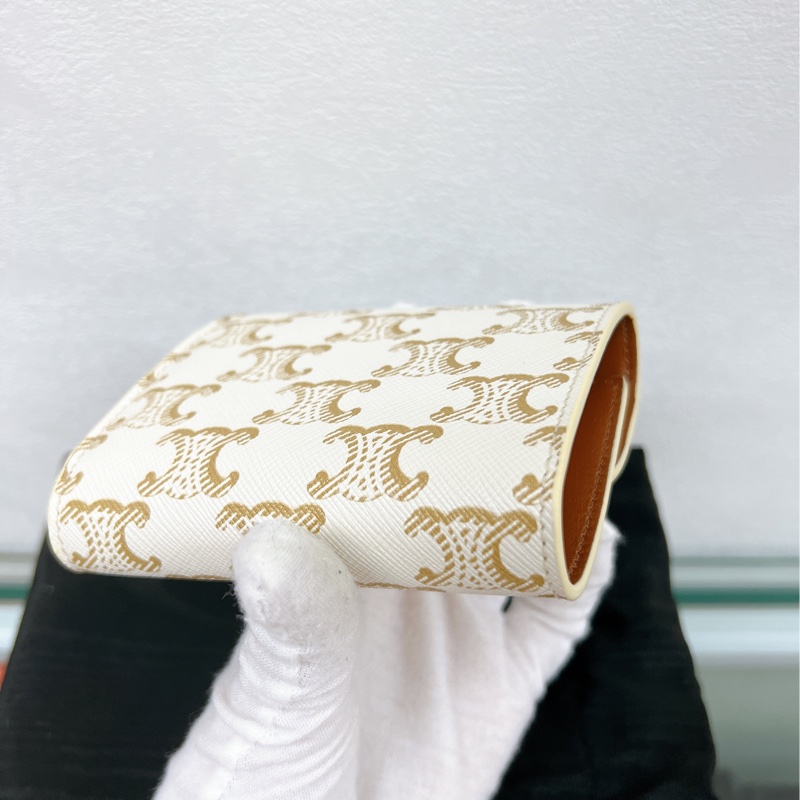 99新✨Celine triomphe wallet 白色老花凱旋門皮夾/短夾-7