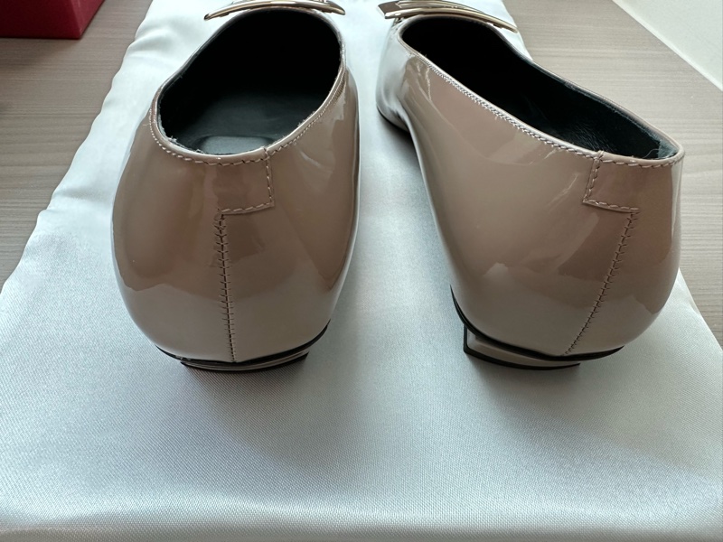 Roger Vivier 大象灰平底鞋-3