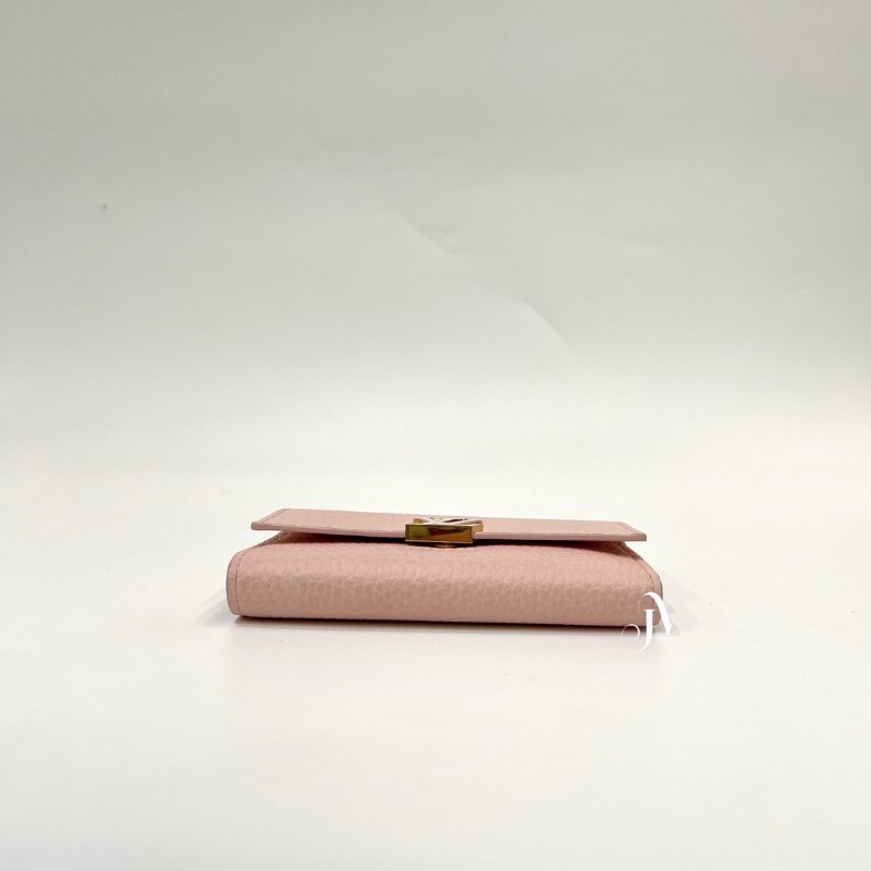 LV 粉紅色牛皮金釦Capucines8卡三折短夾M82361-4