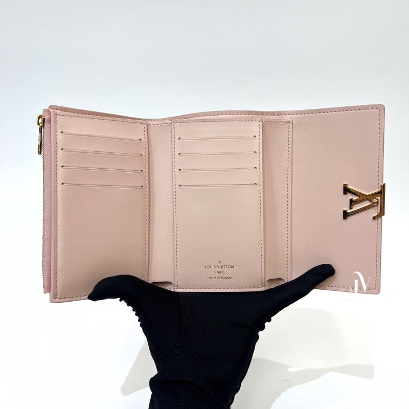 LV 粉紅色牛皮金釦Capucines8卡三折短夾M82361-5